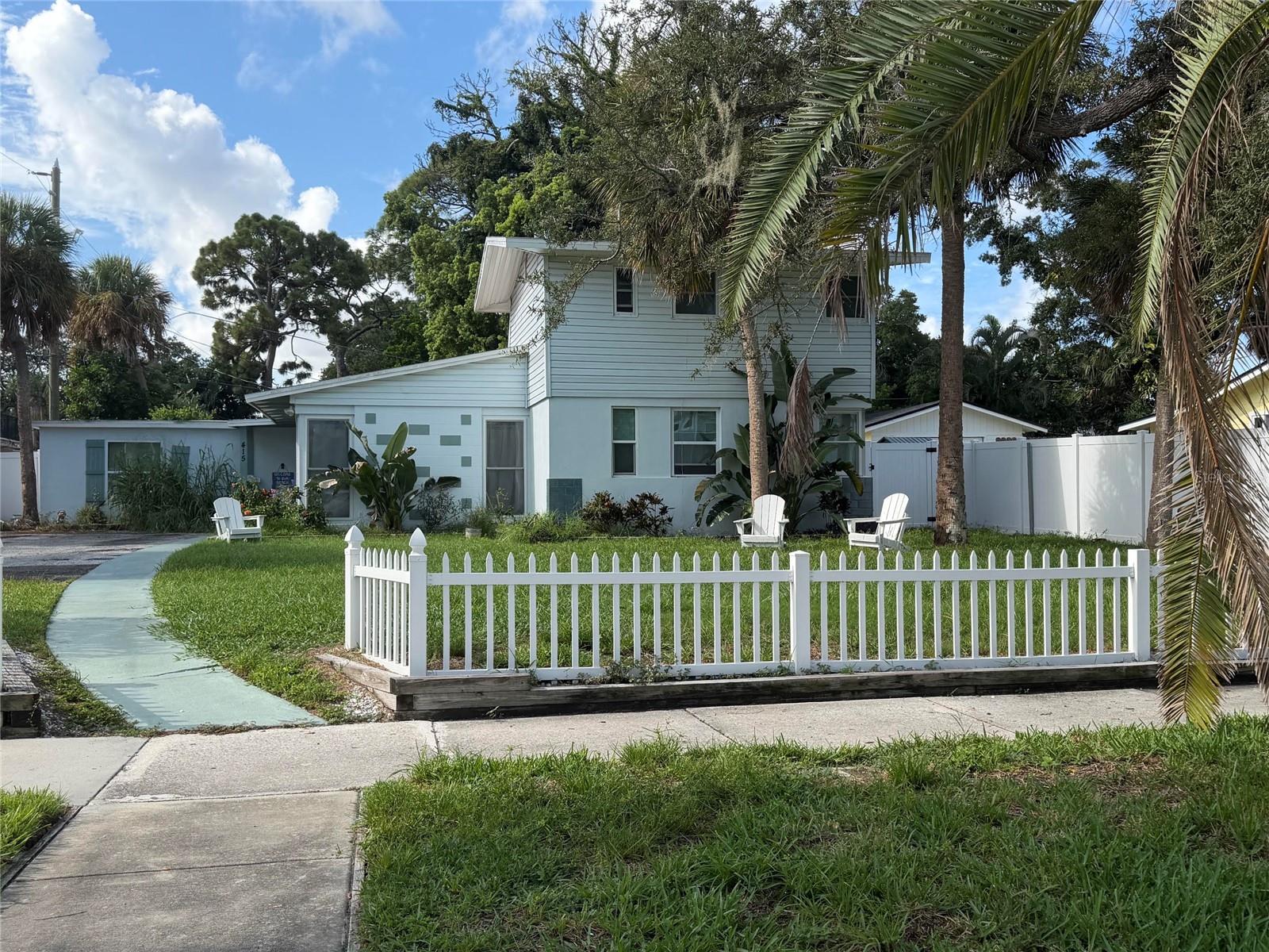 415 Venetian Dr