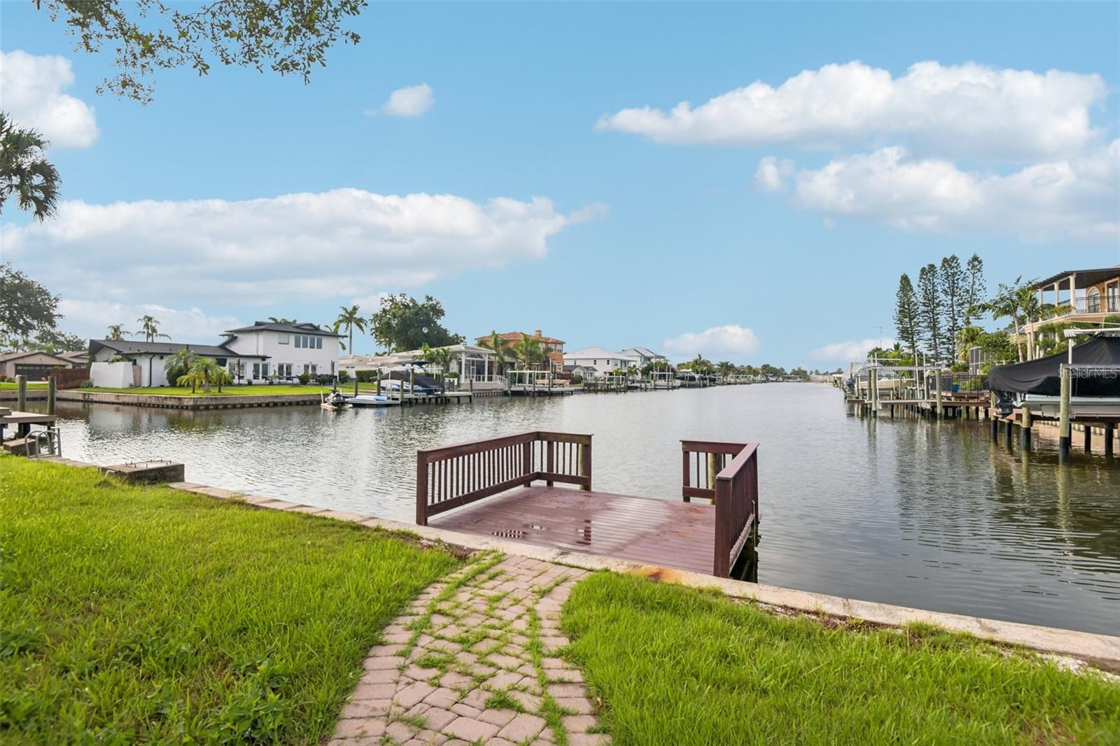 4008 Dana Shores Dr photo 1