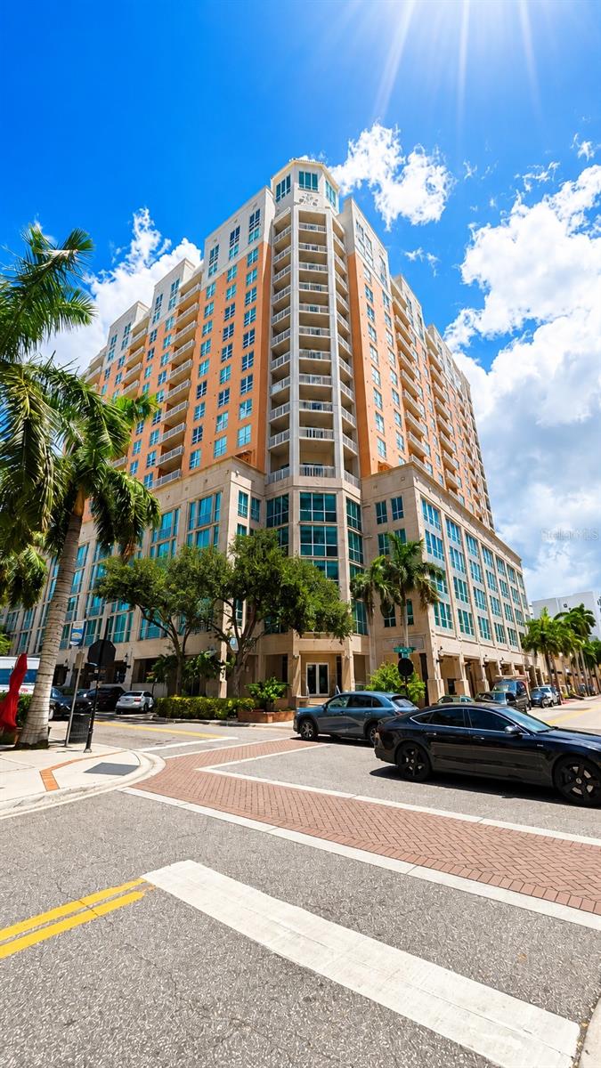 1350 Main St #700