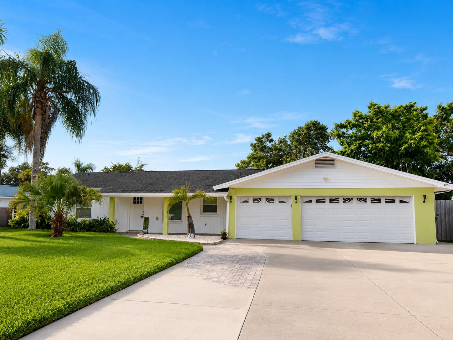 8715 Driftwood Dr photo 1