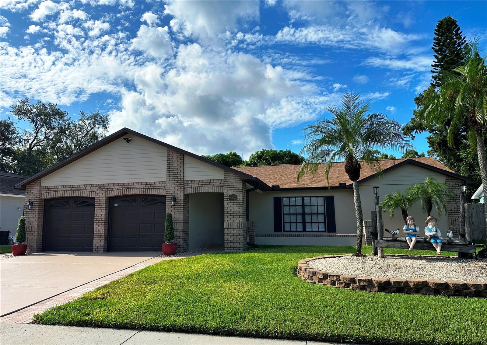 2526 Fieldcrest CT photo 1