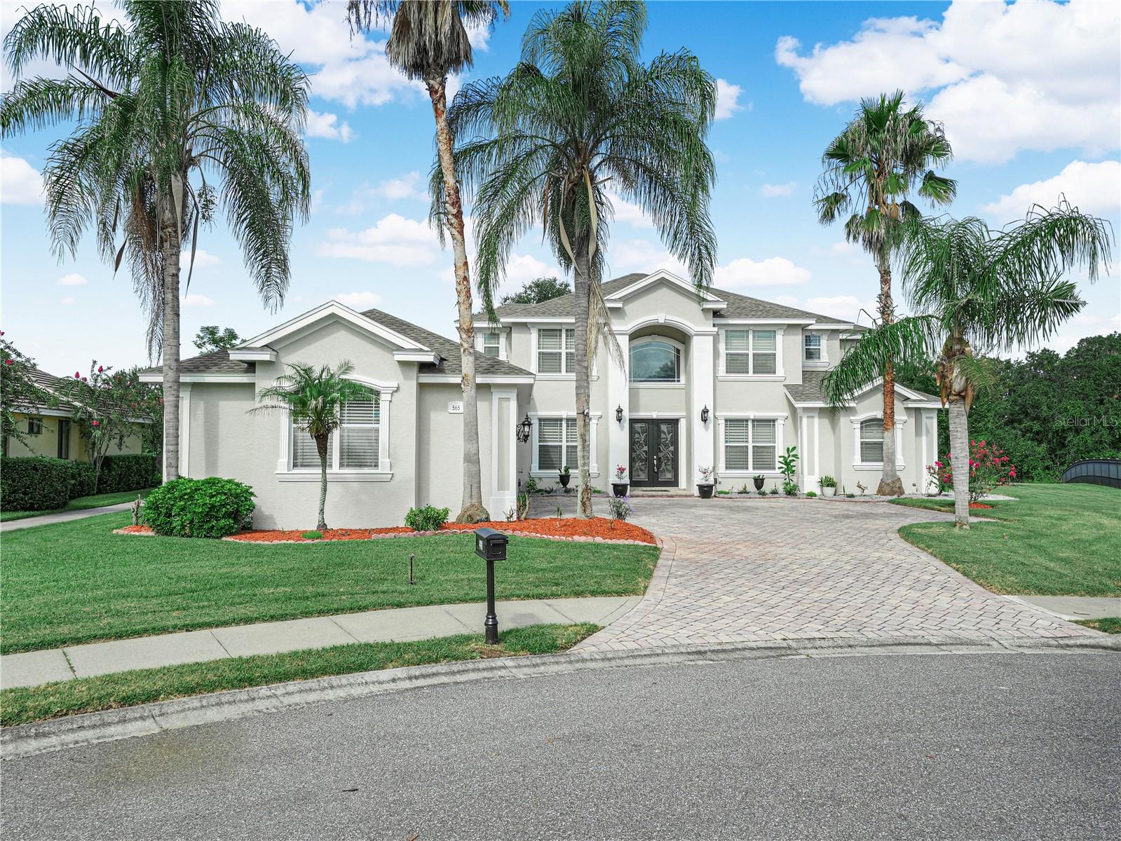 565 Whisper Woods Dr photo 1