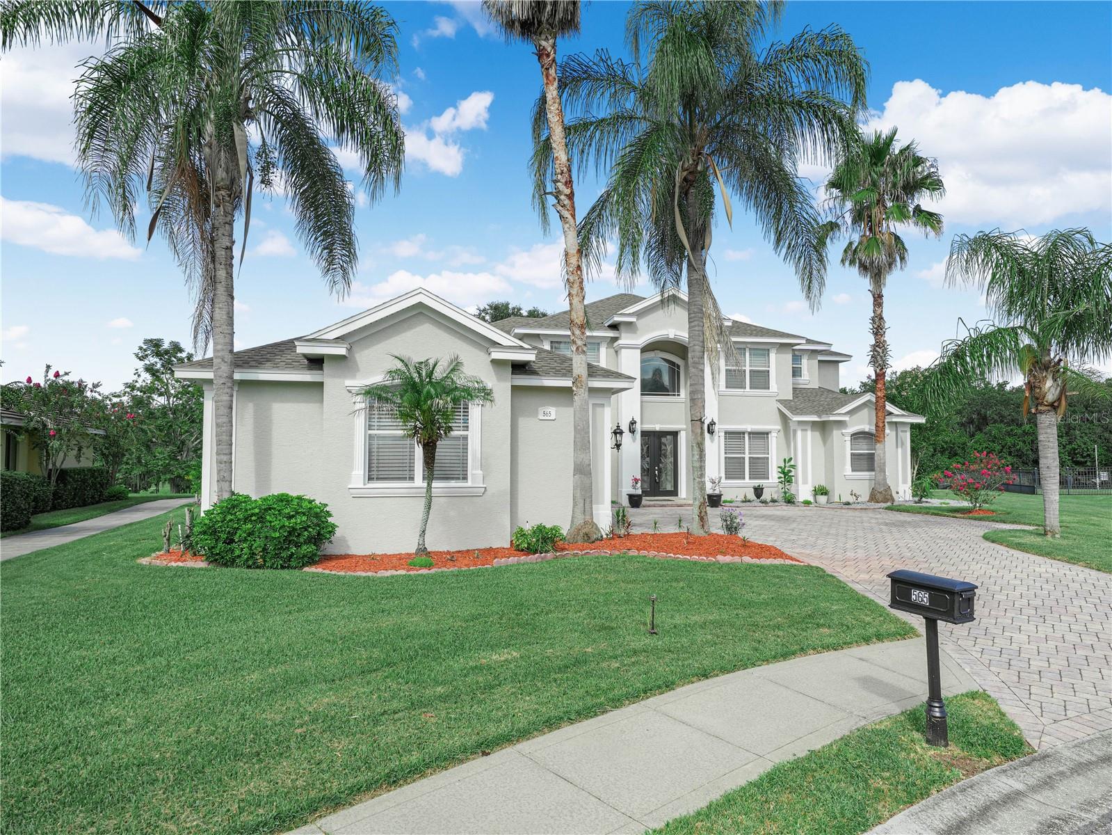 565 Whisper Woods Dr