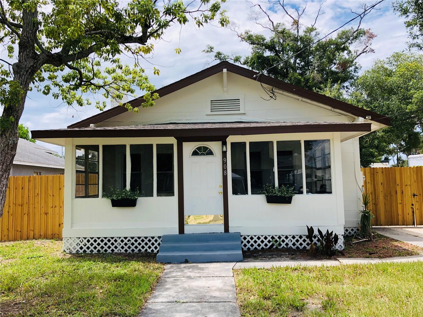 908 Vine Ave photo 1