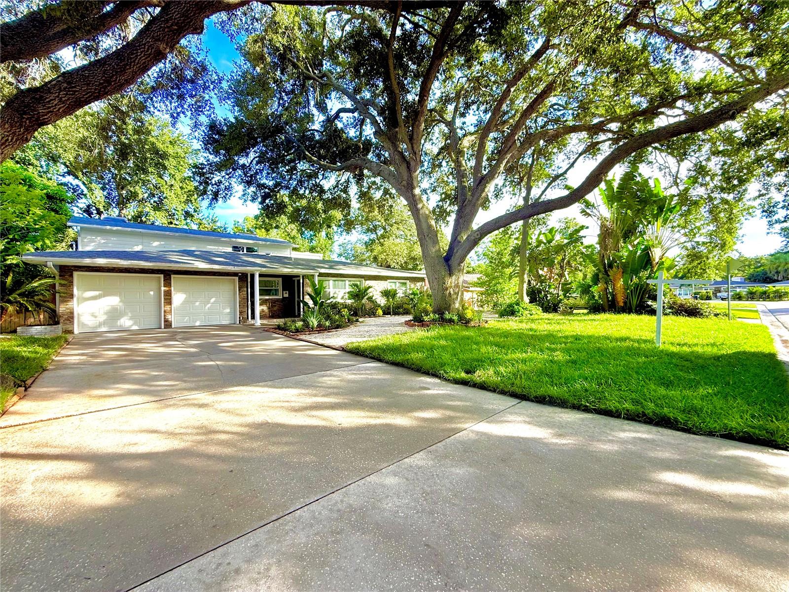 1557 Robinson Dr N photo 1