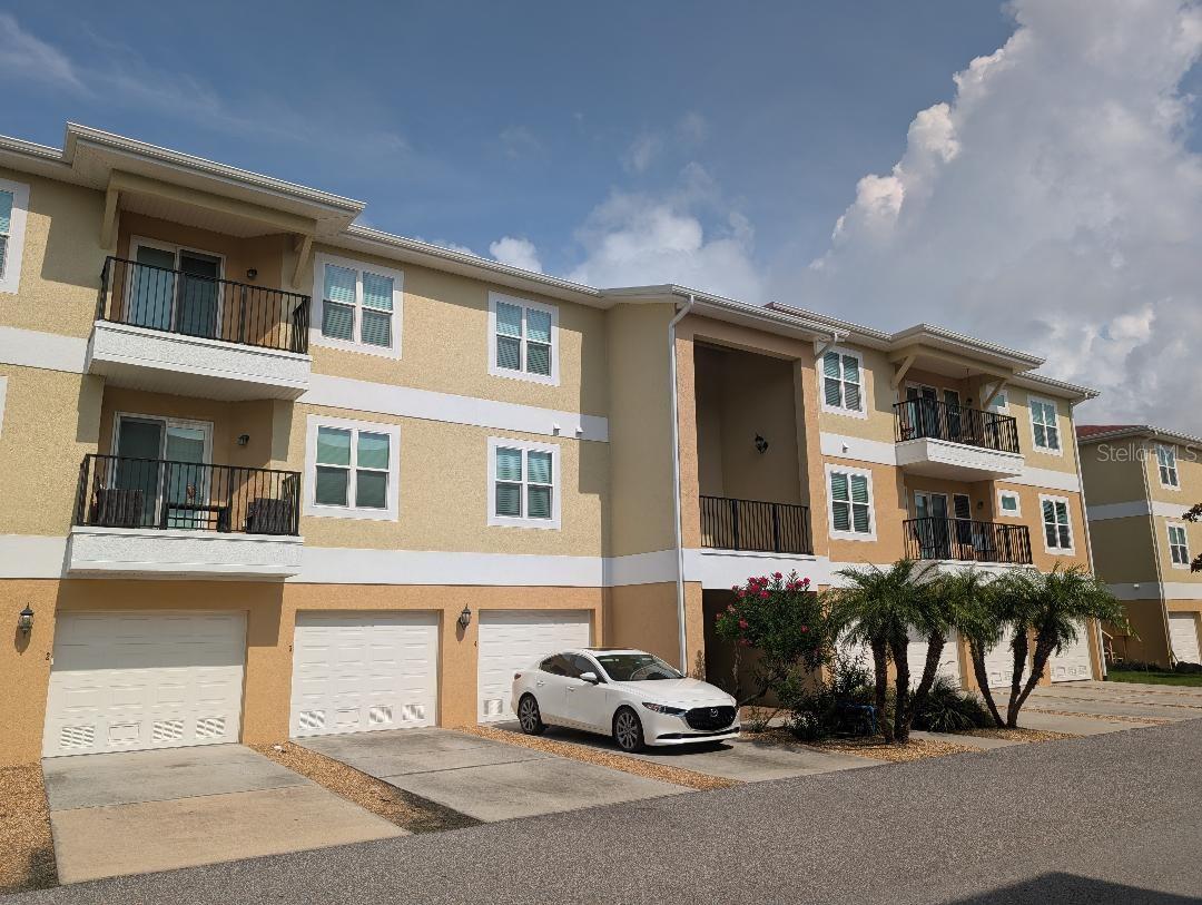 6420 Banyan Blvd #203