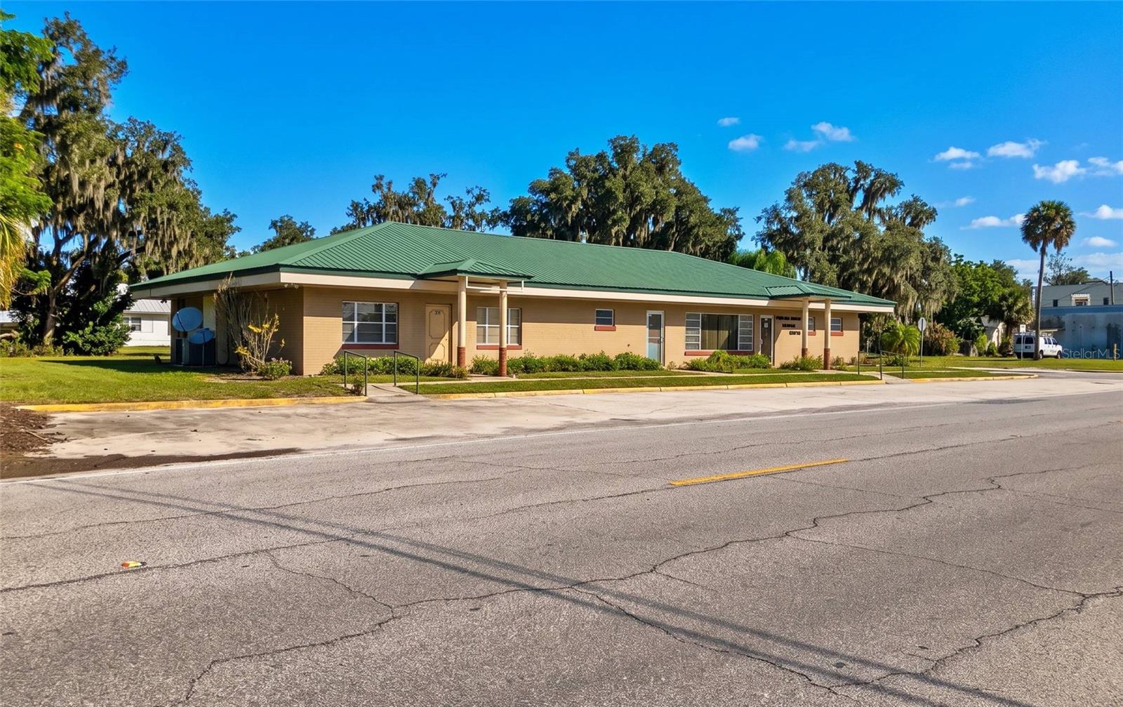 302 W Main St