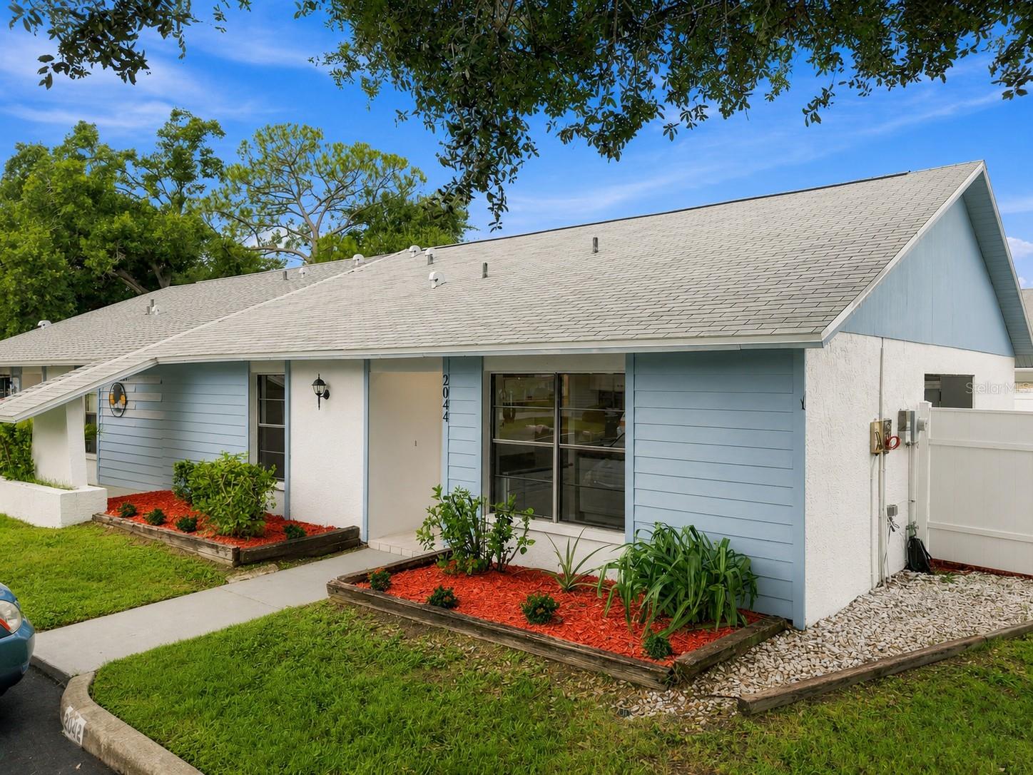 2044 Sheffield CT photo 1
