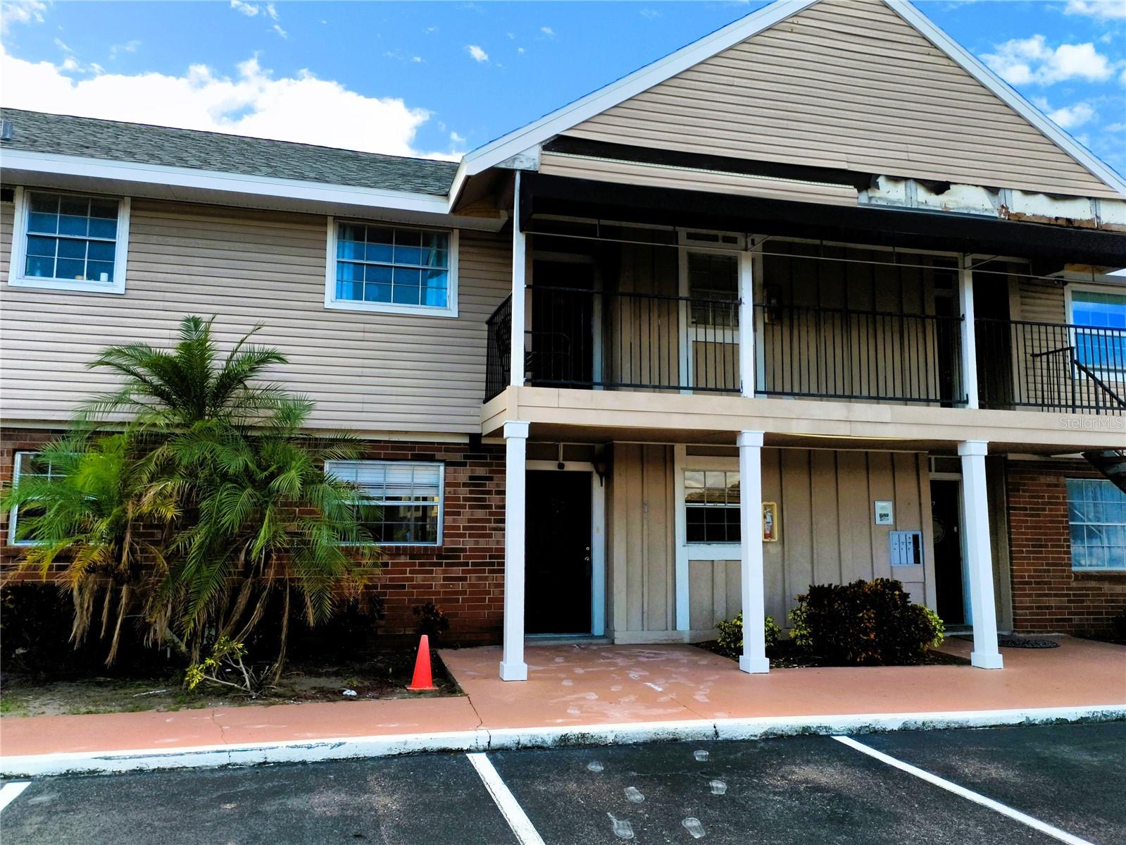200 Country Club Dr #805 photo 1
