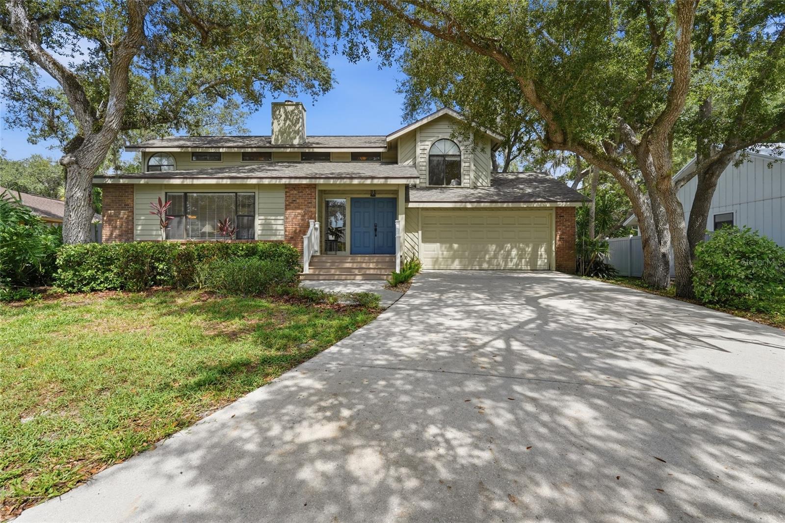735 Forestview Dr photo 1