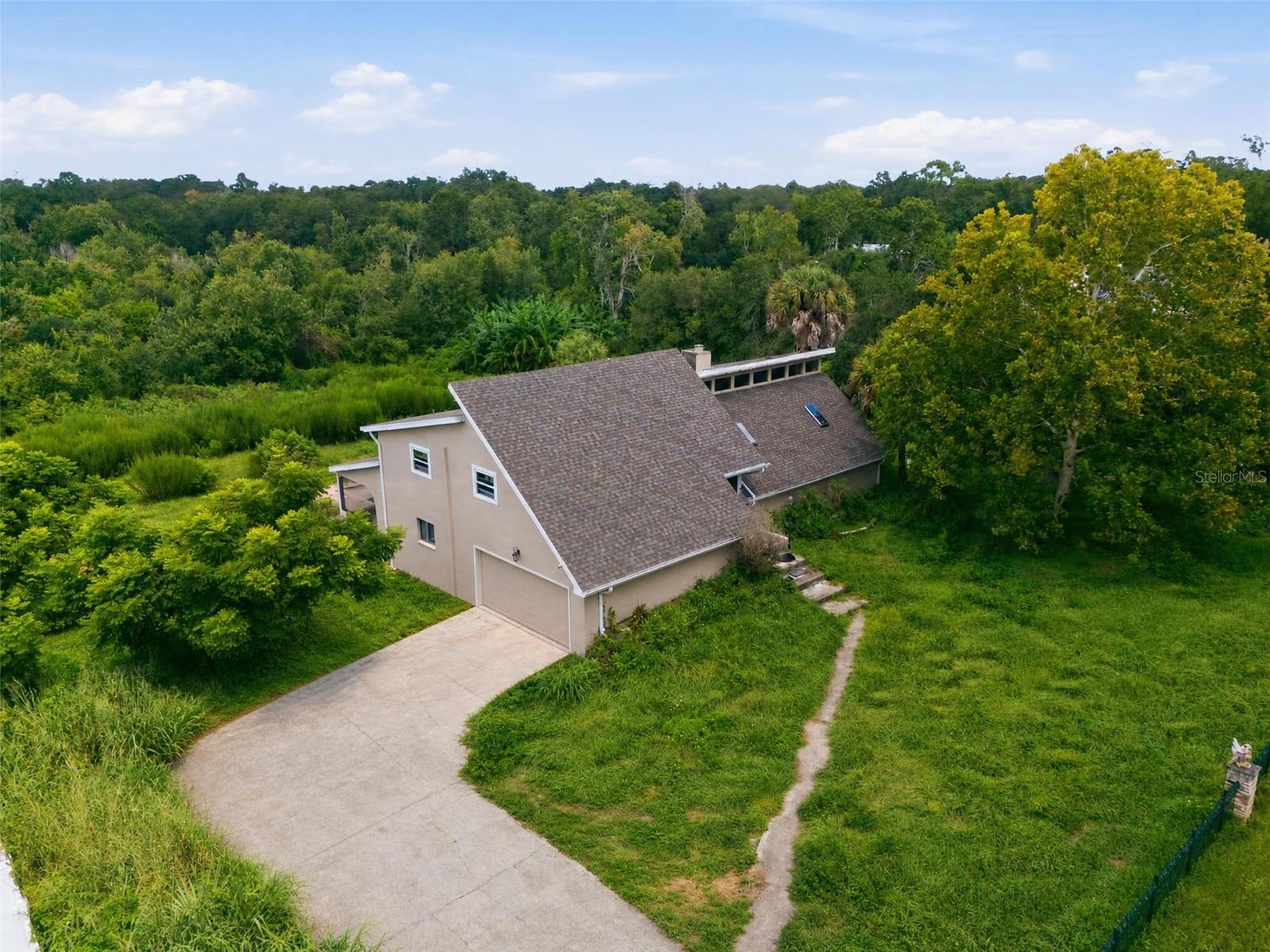 310 Hidden Lake Dr photo 1