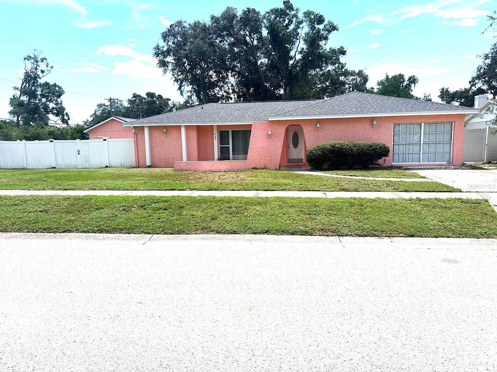 902 Samy Dr