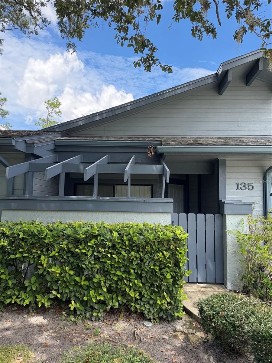 135 Pinewinds Blvd photo 1