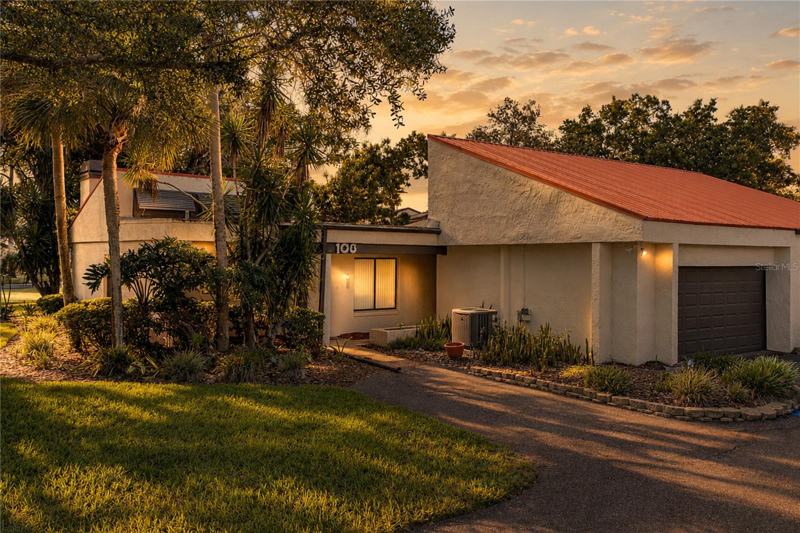 108 Capri CT N photo 1