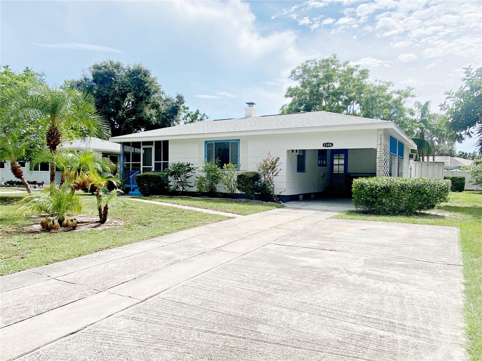 1308 Essex Dr N photo 1