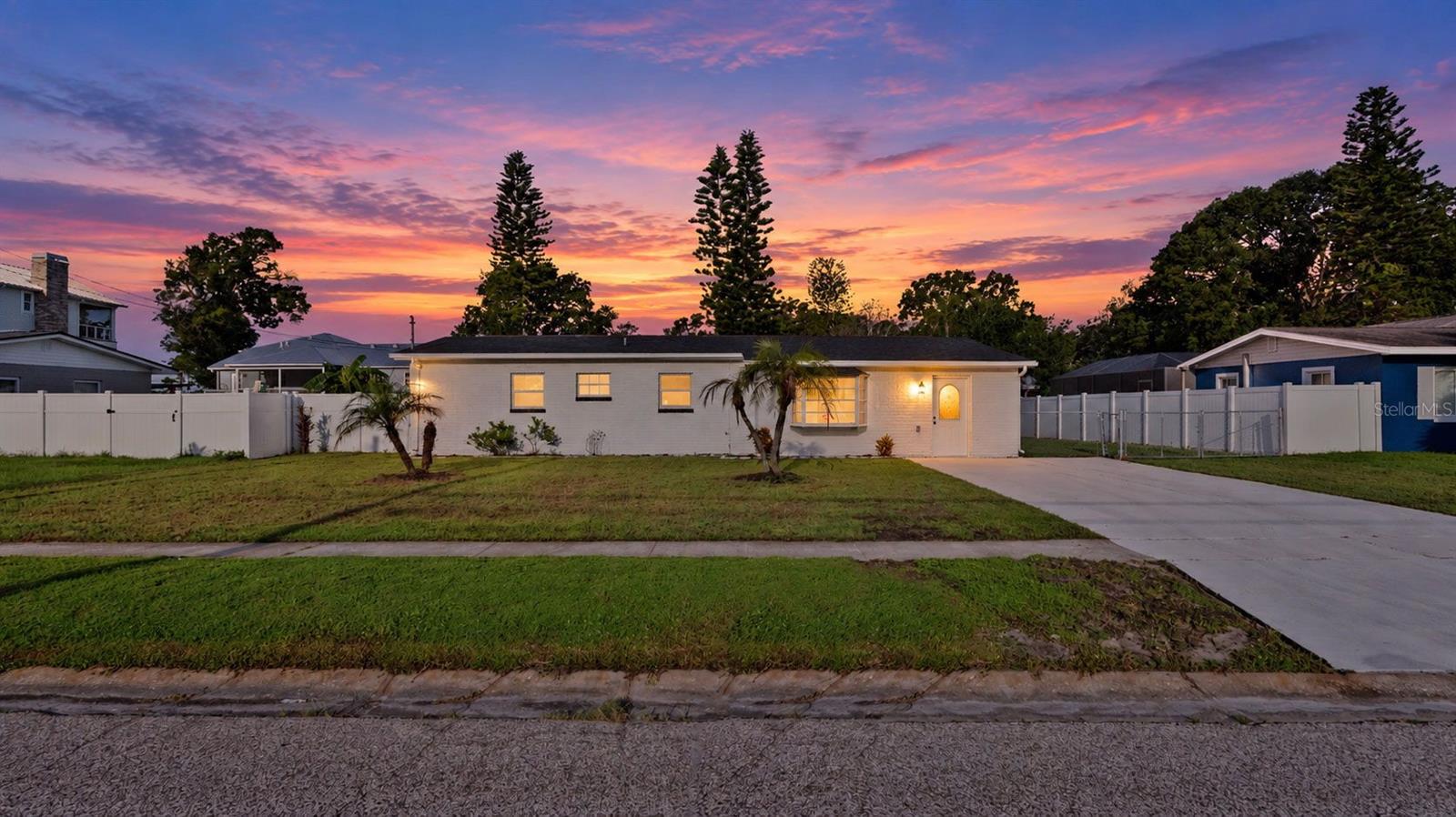 310 Country Club Dr photo 1