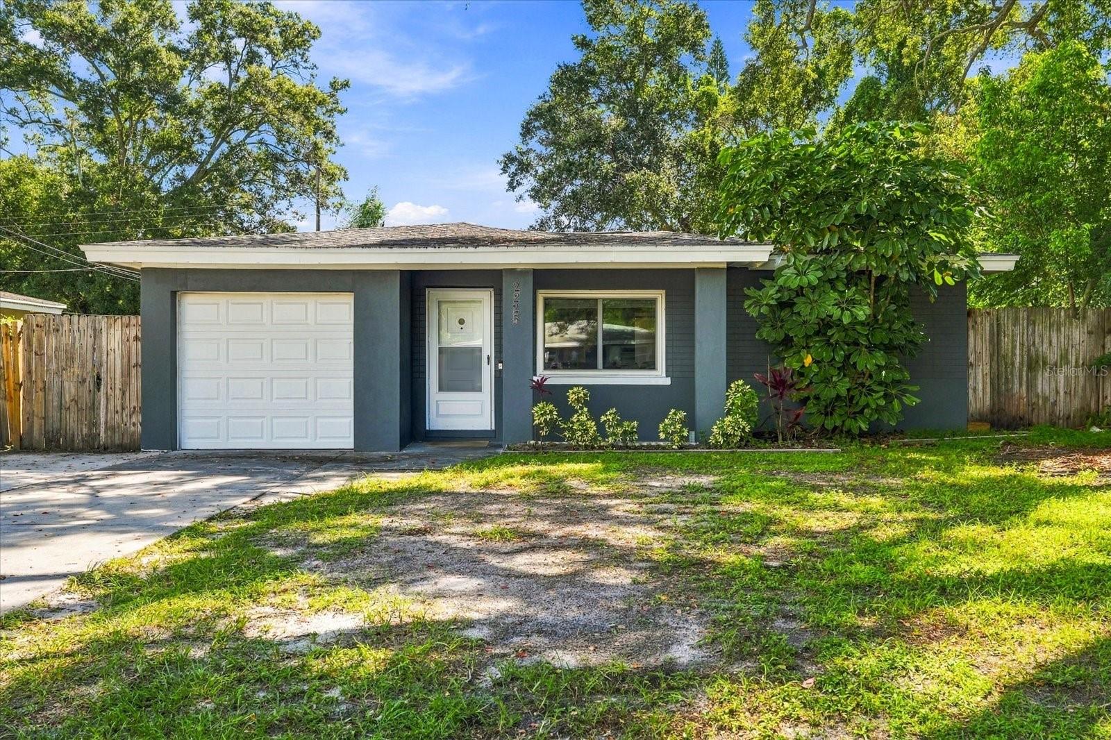 2225 Capri Dr photo 1