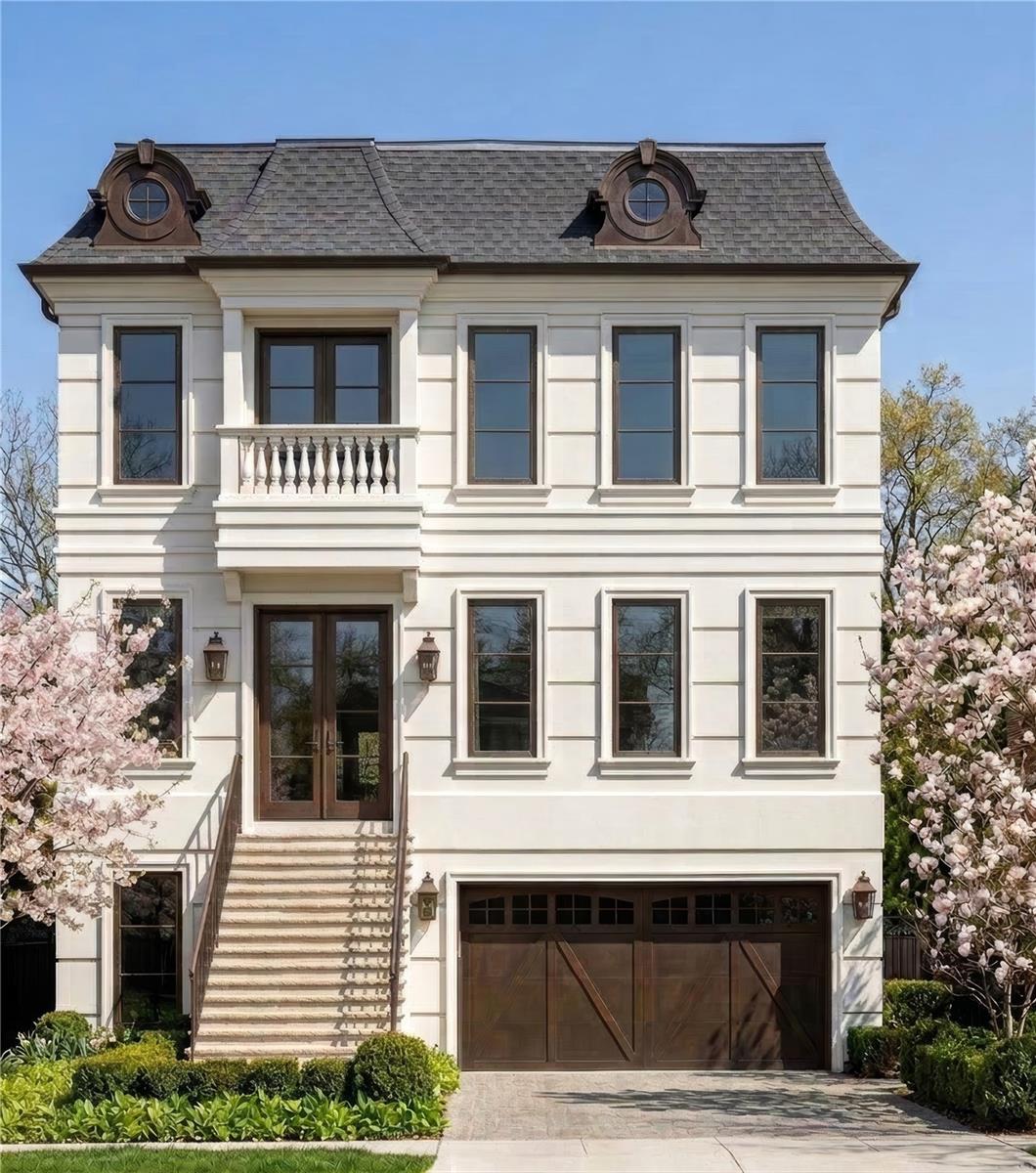 513 E Davis Blvd