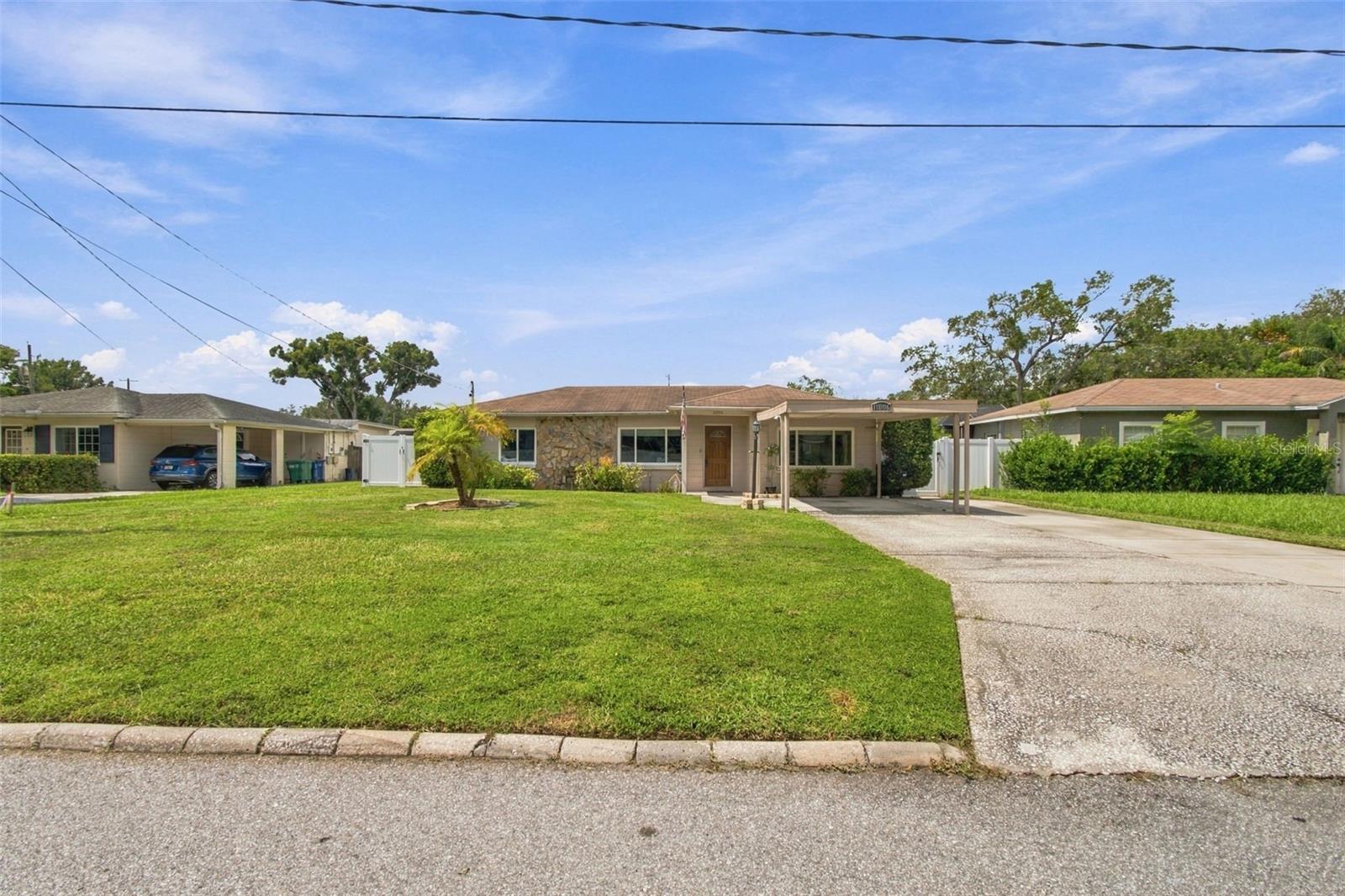 11006 N Oakleaf Ave