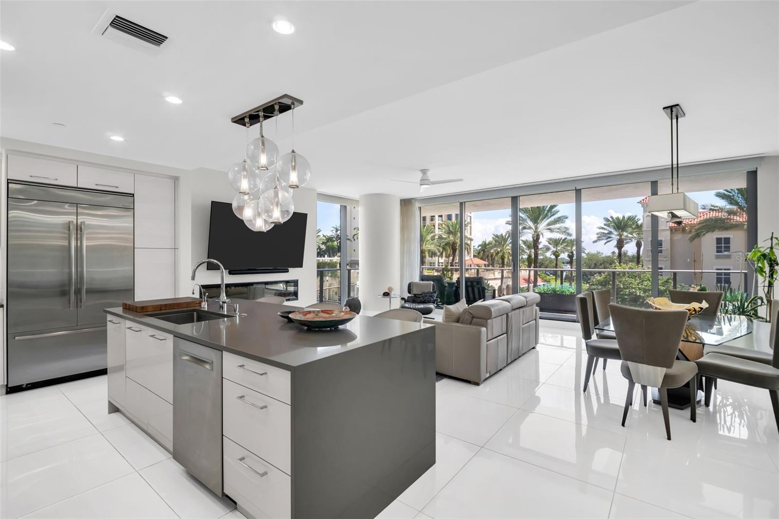 100 1st Ave N #305