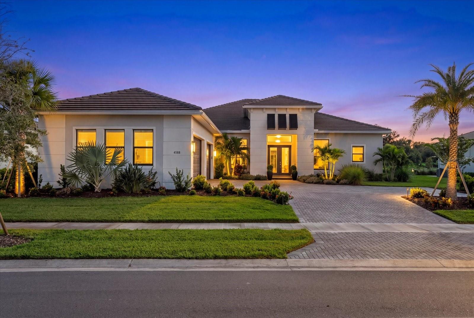 4588 Mondrian CT