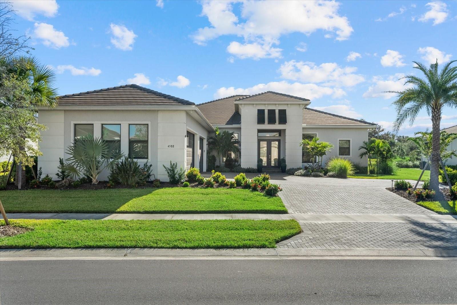 4588 Mondrian CT