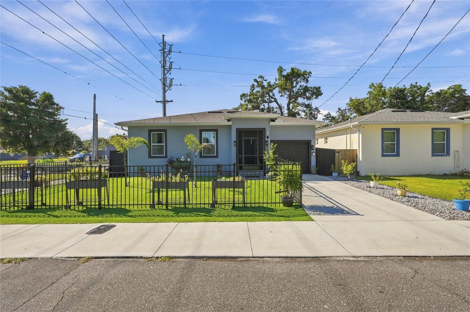 3219 E Emma St