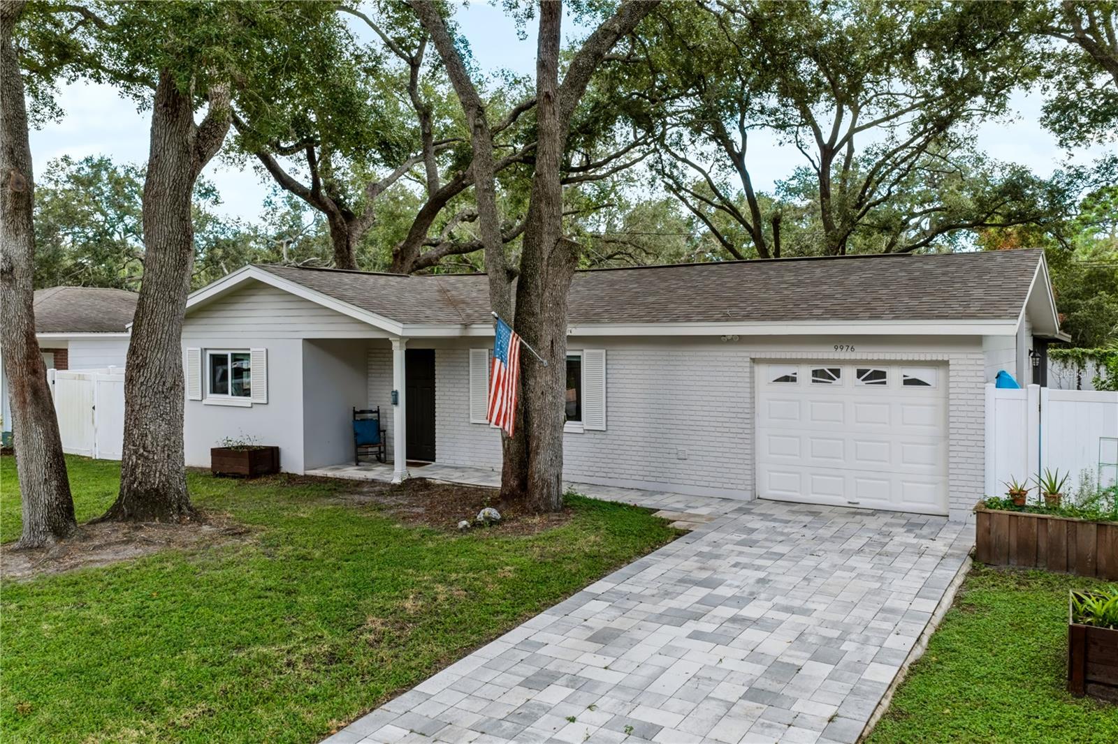 9976 56th Ave N