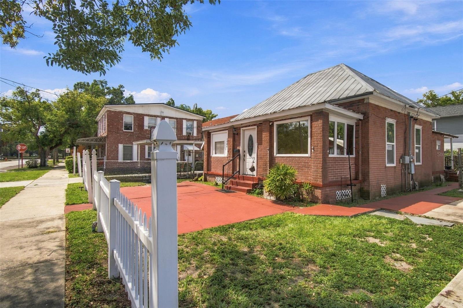 2402 N Highland Ave