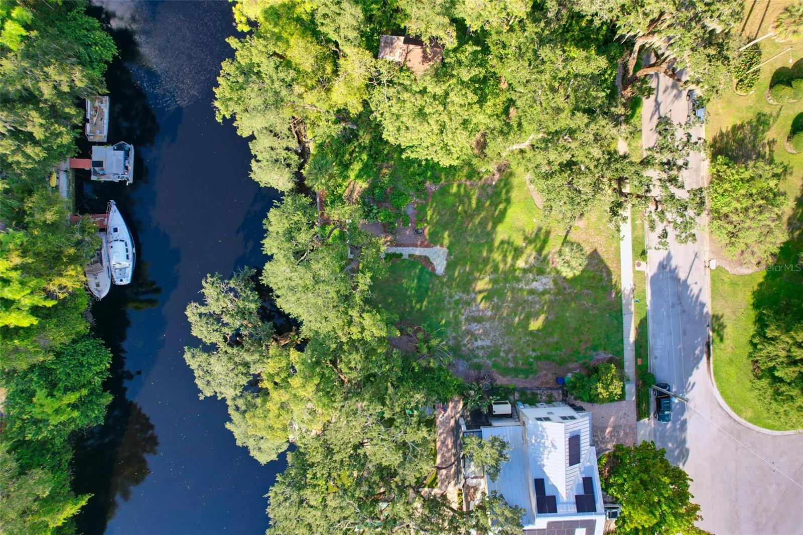 1214 E Park Cir