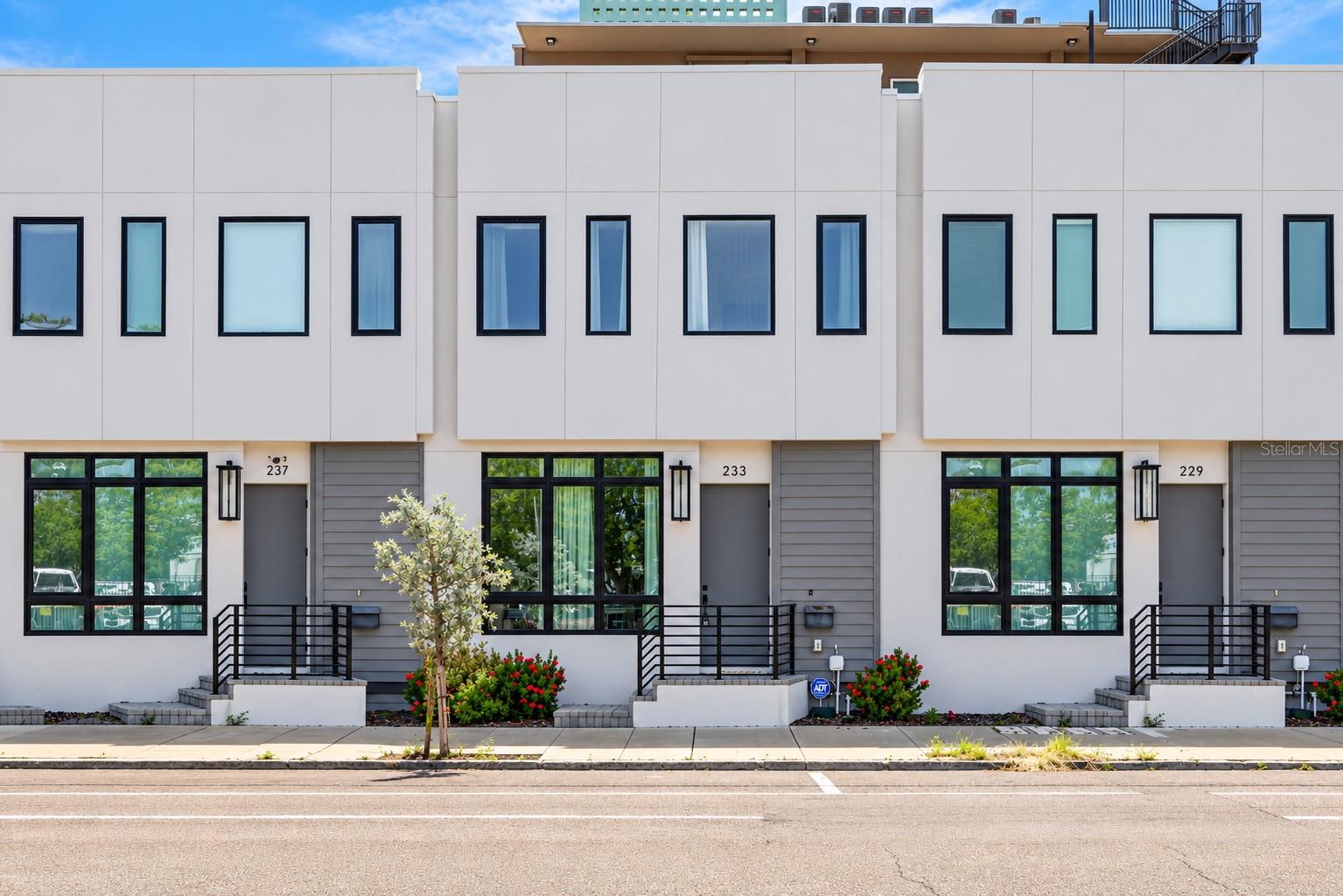 233 8th St N