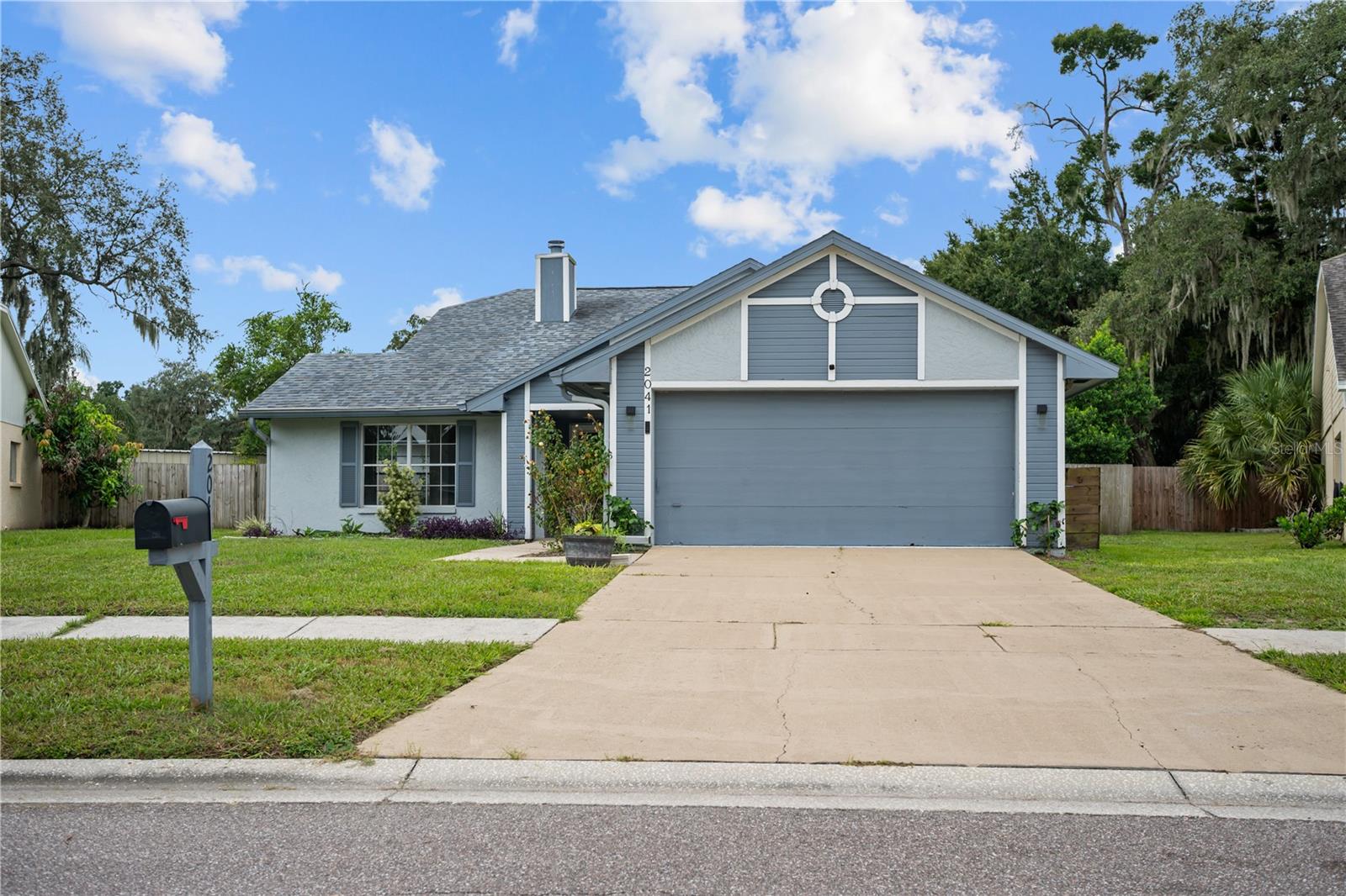 2041 Shadow Pine Dr