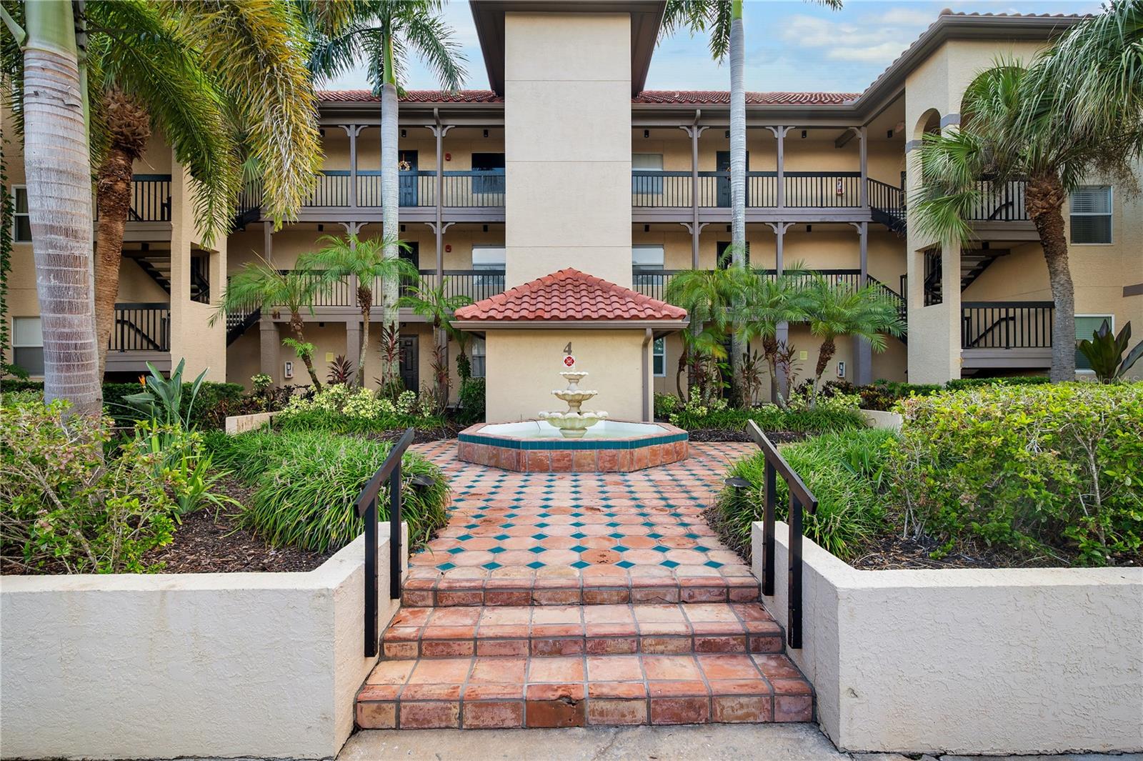 2400 Feather Sound Dr #425 photo 1