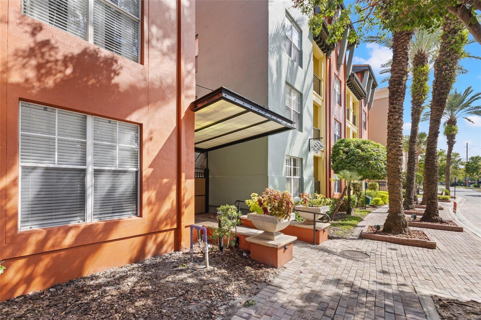2411 W Horatio St #519 photo 1