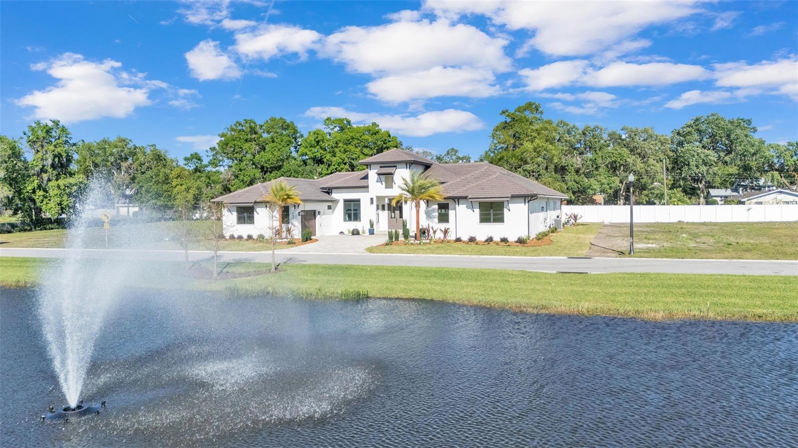 5472 Shoreview Dr
