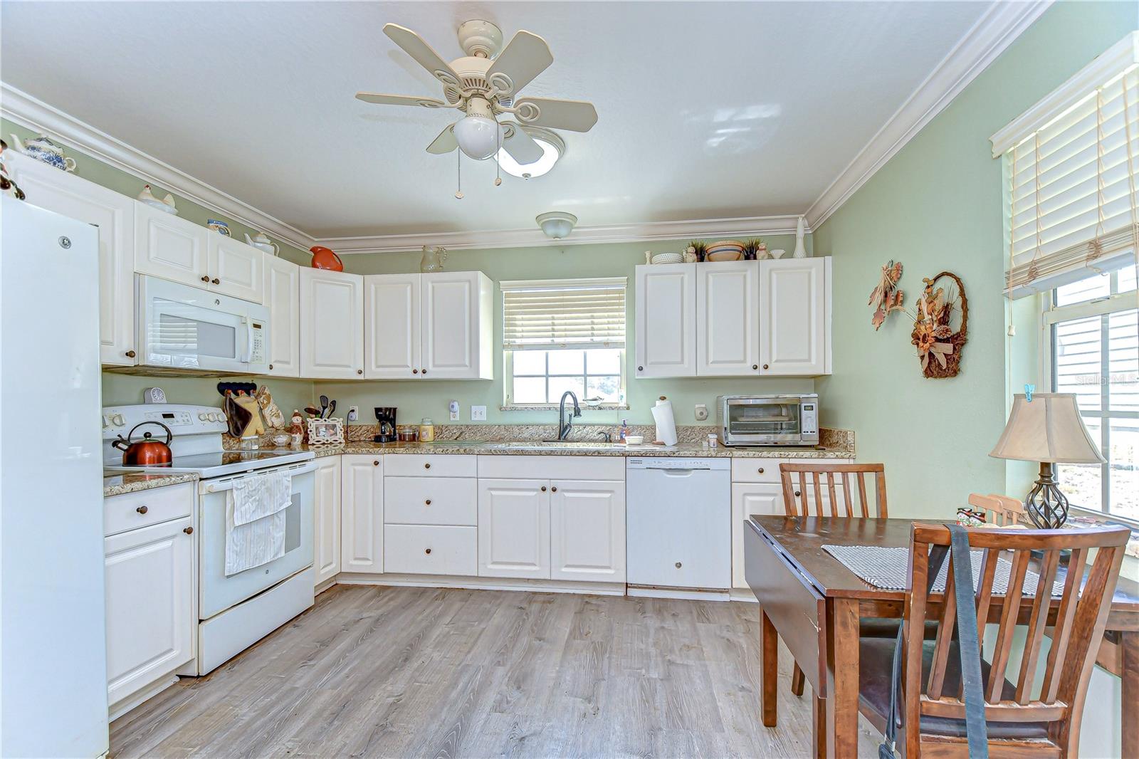 5906 Greenbriar CT