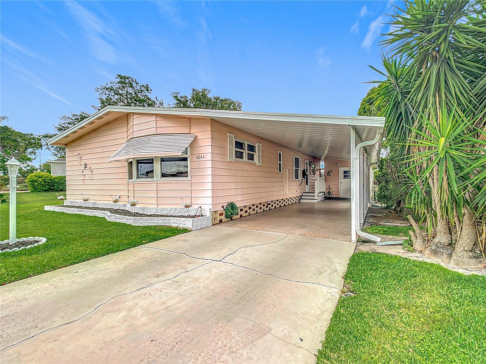 6044 Grand Oaks Dr SE