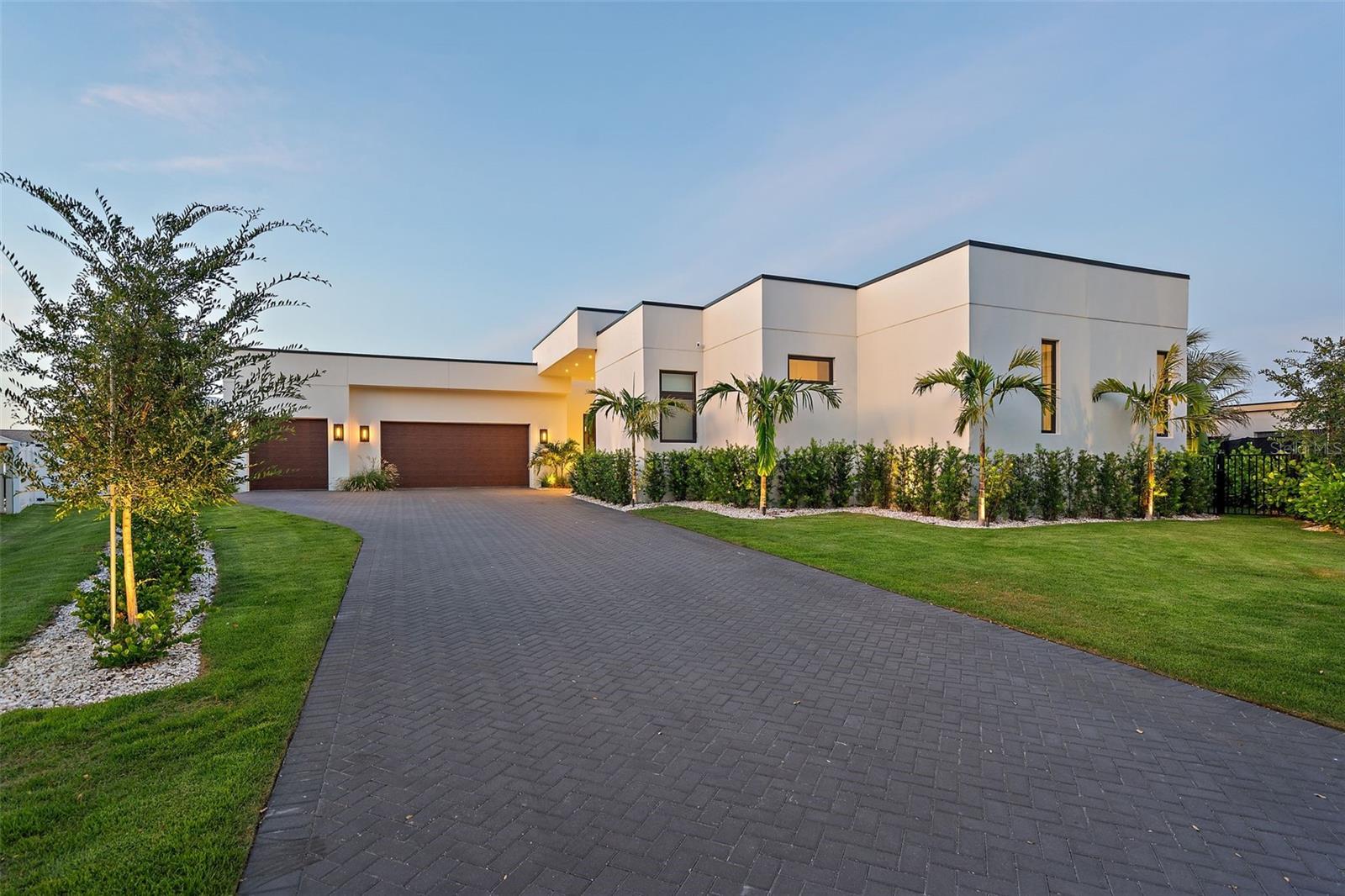 501 Barcelona Dr
