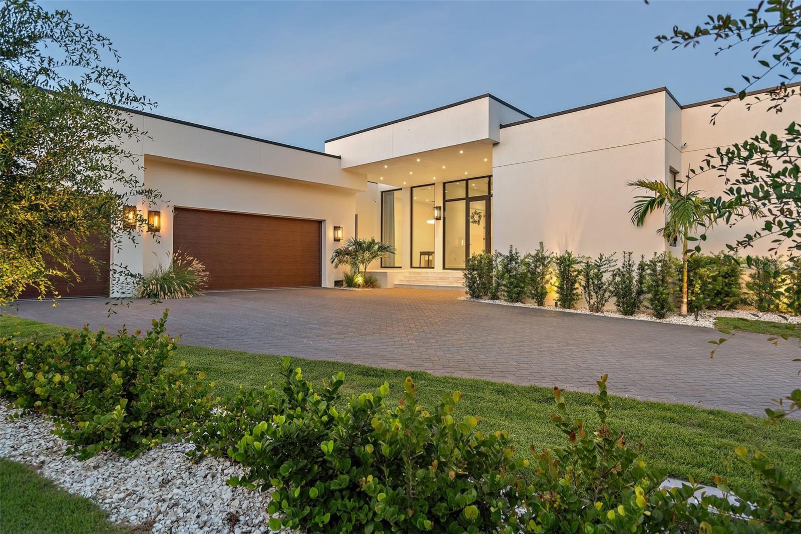 501 Barcelona Dr