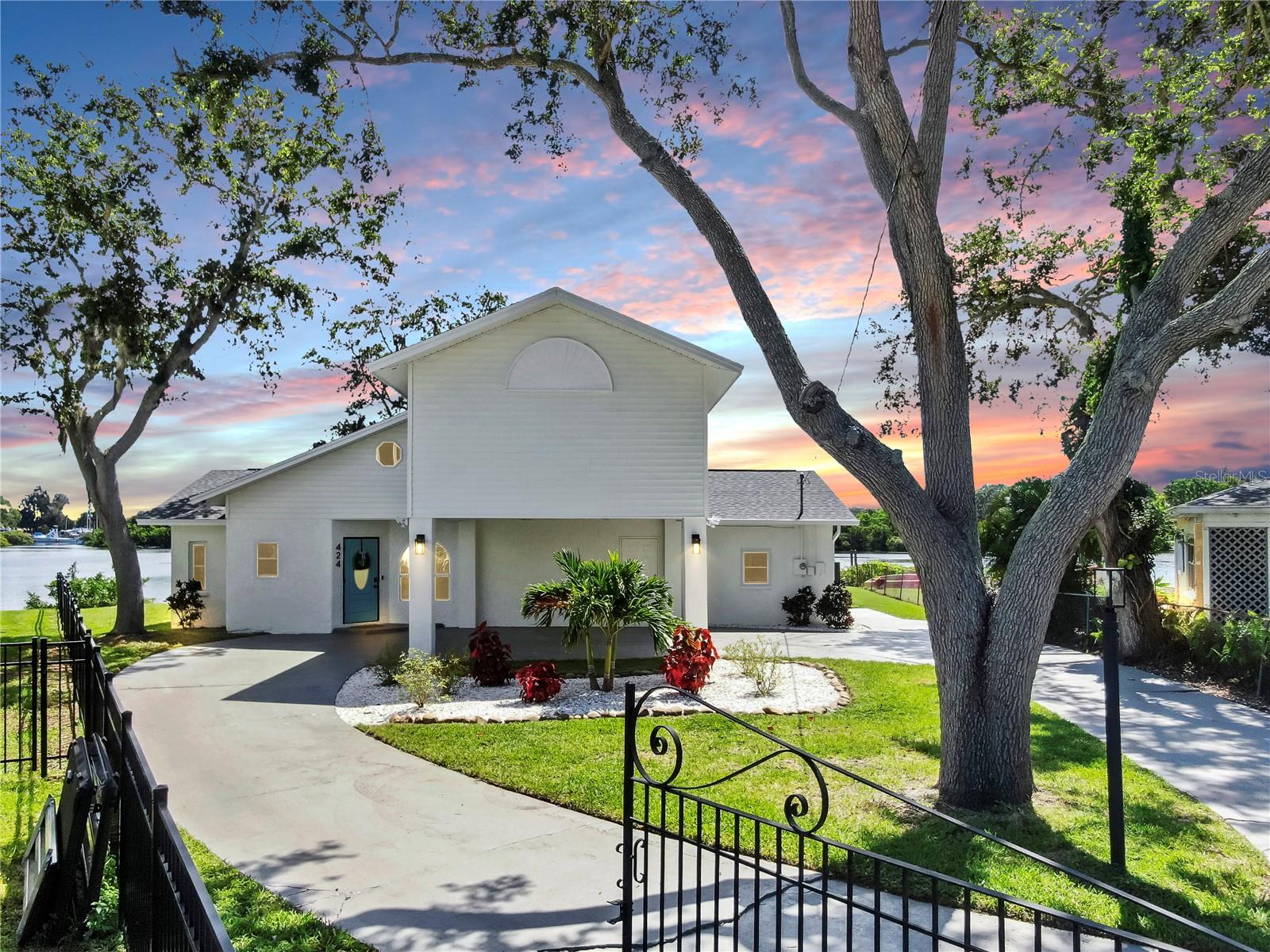 424 Doric CT