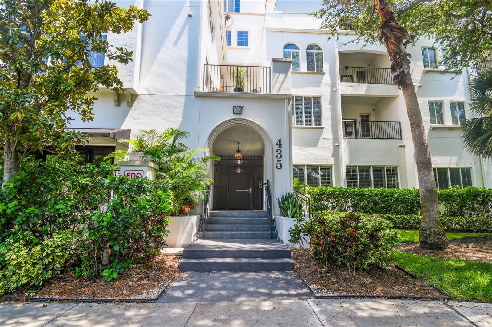 435 S Oregon Ave #304