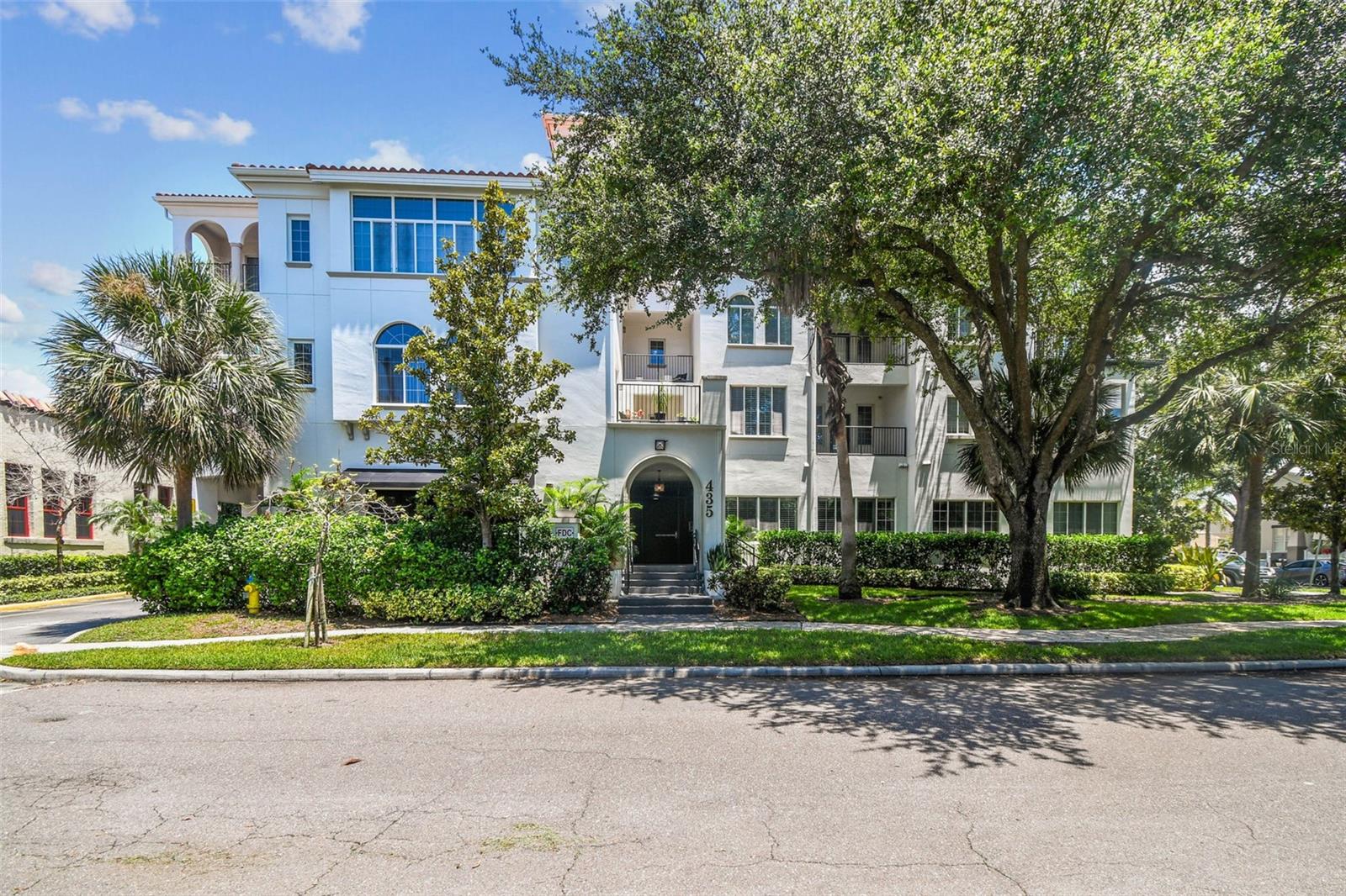 435 S Oregon Ave #304