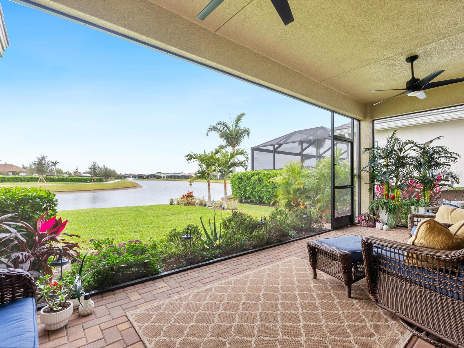 4925 Surfside Cir