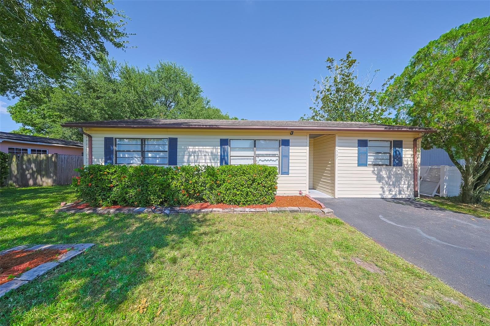 1507 76th Ave N