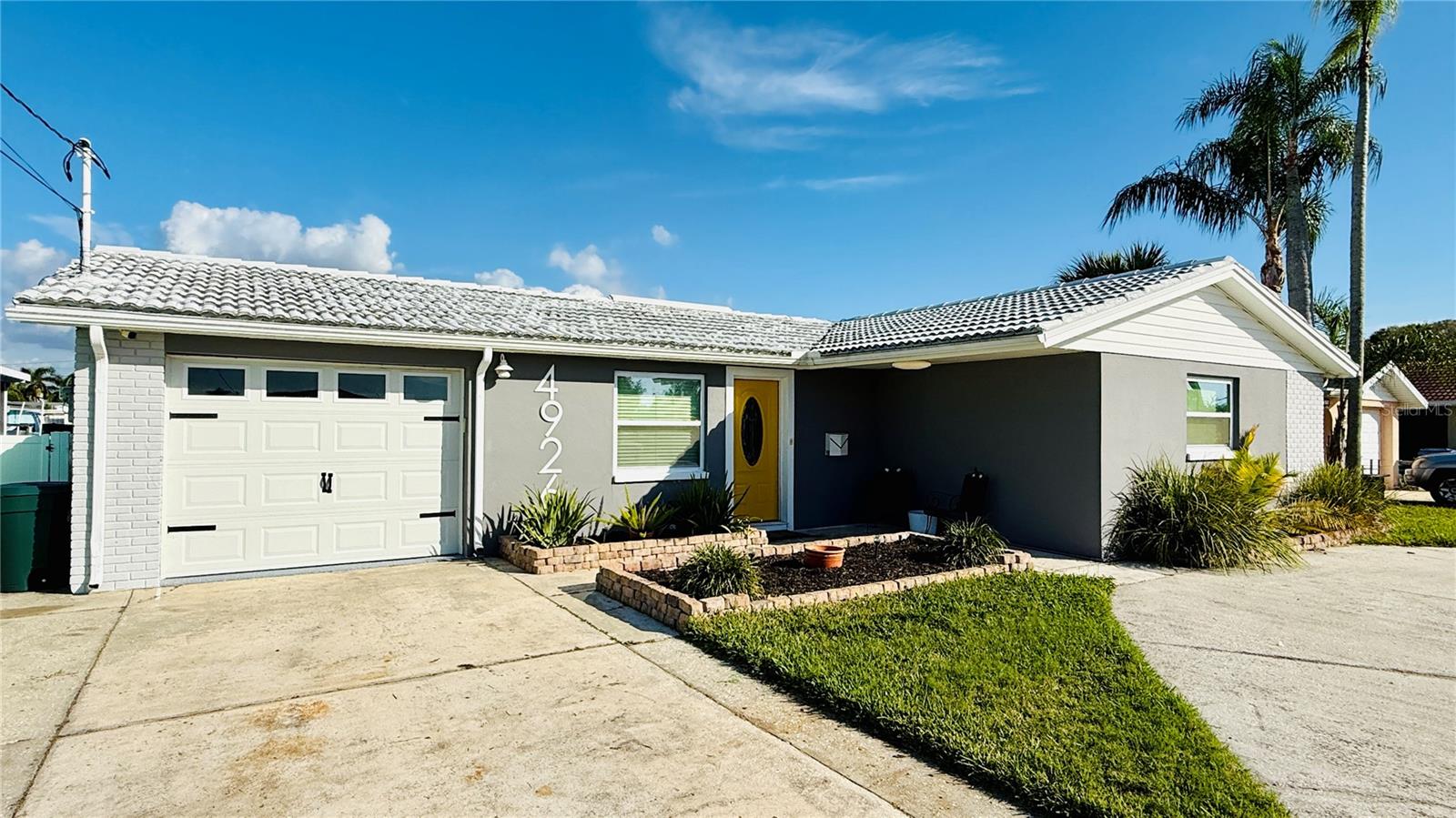 4926 Blue Heron Dr