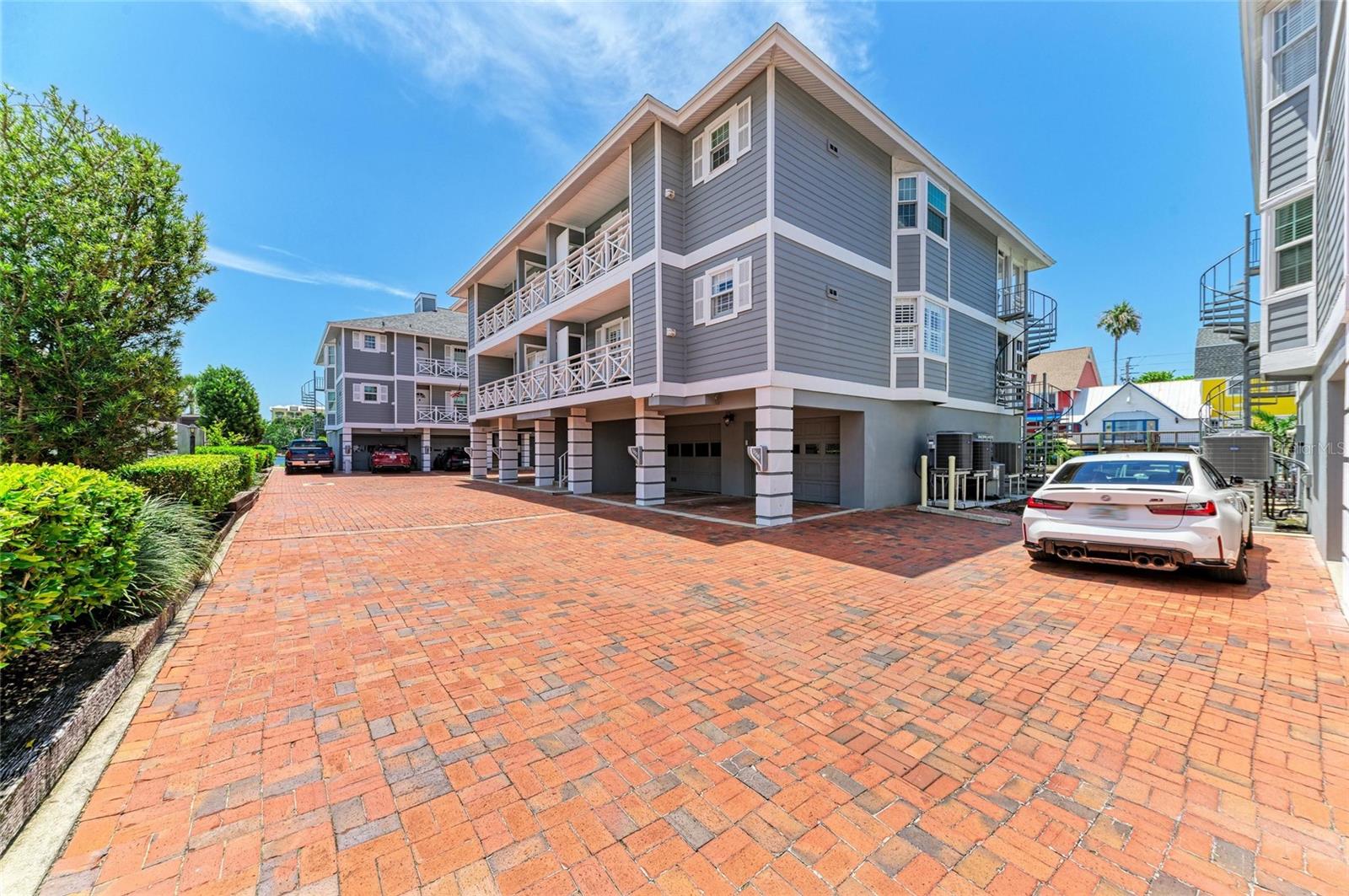 1552 Stickney Point Rd #403