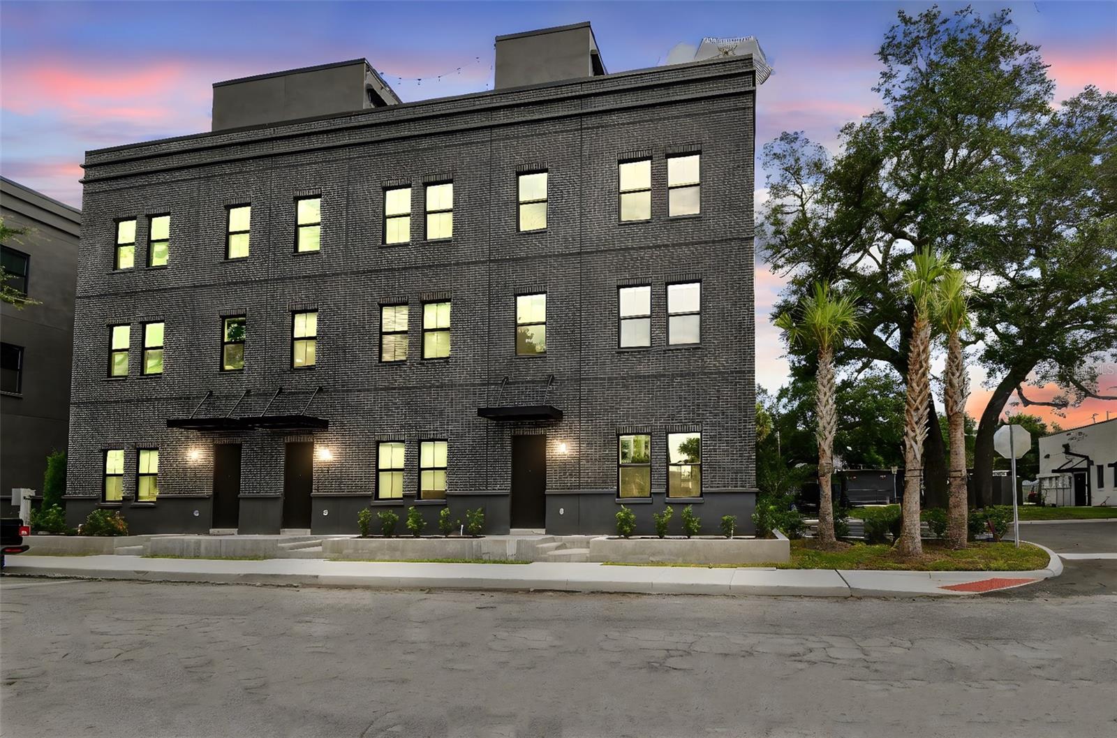 1218 E Kay St #27