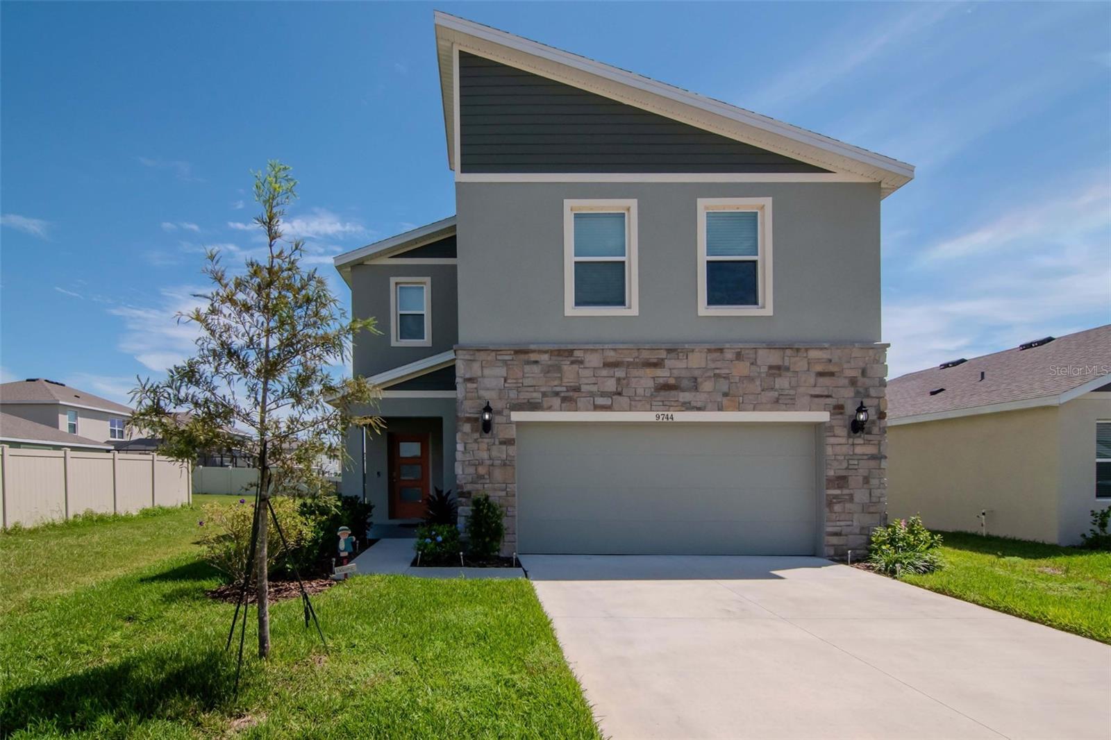 9744 Crescent Ray Dr
