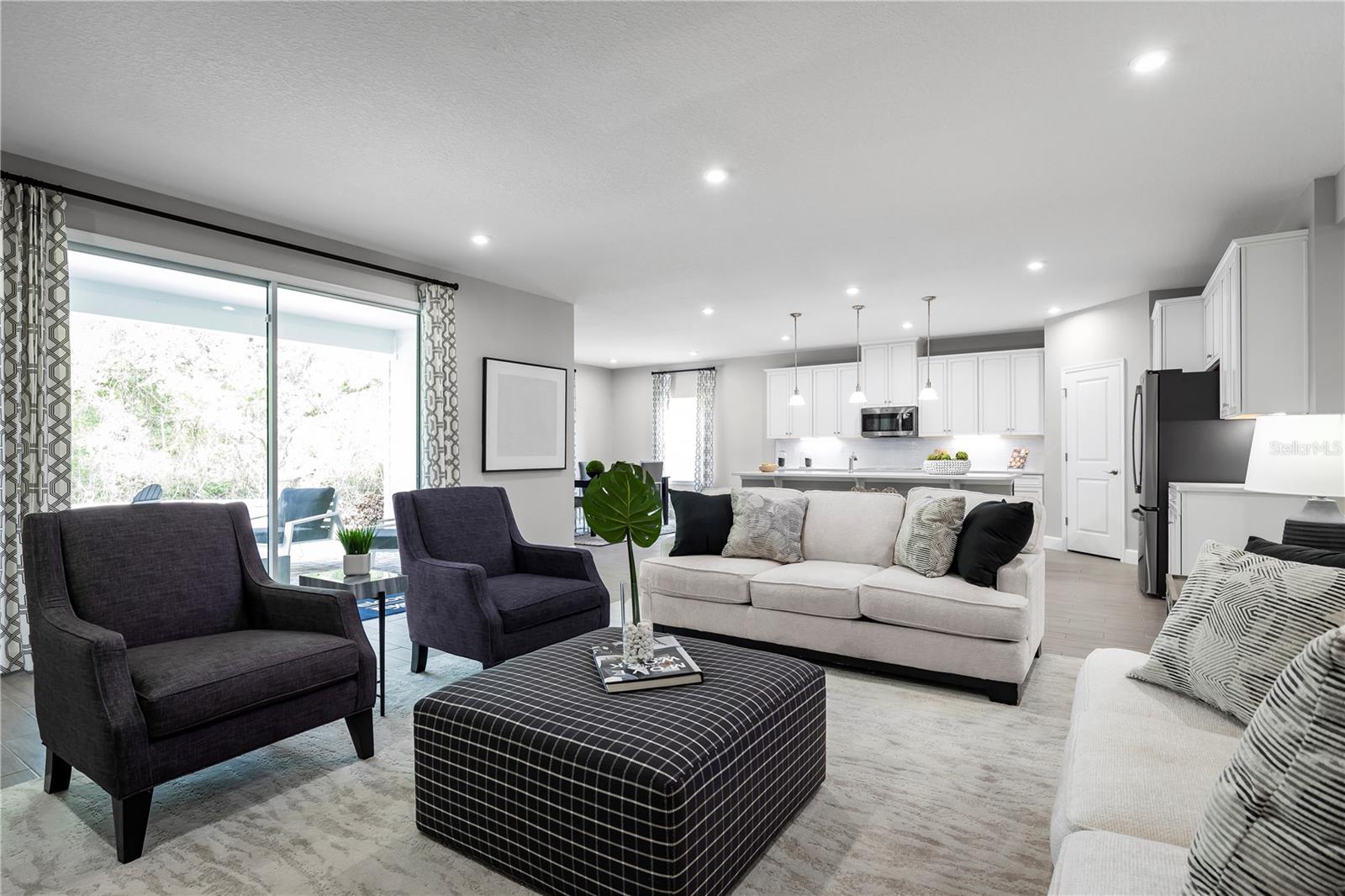 2218 Blue Heron Cir