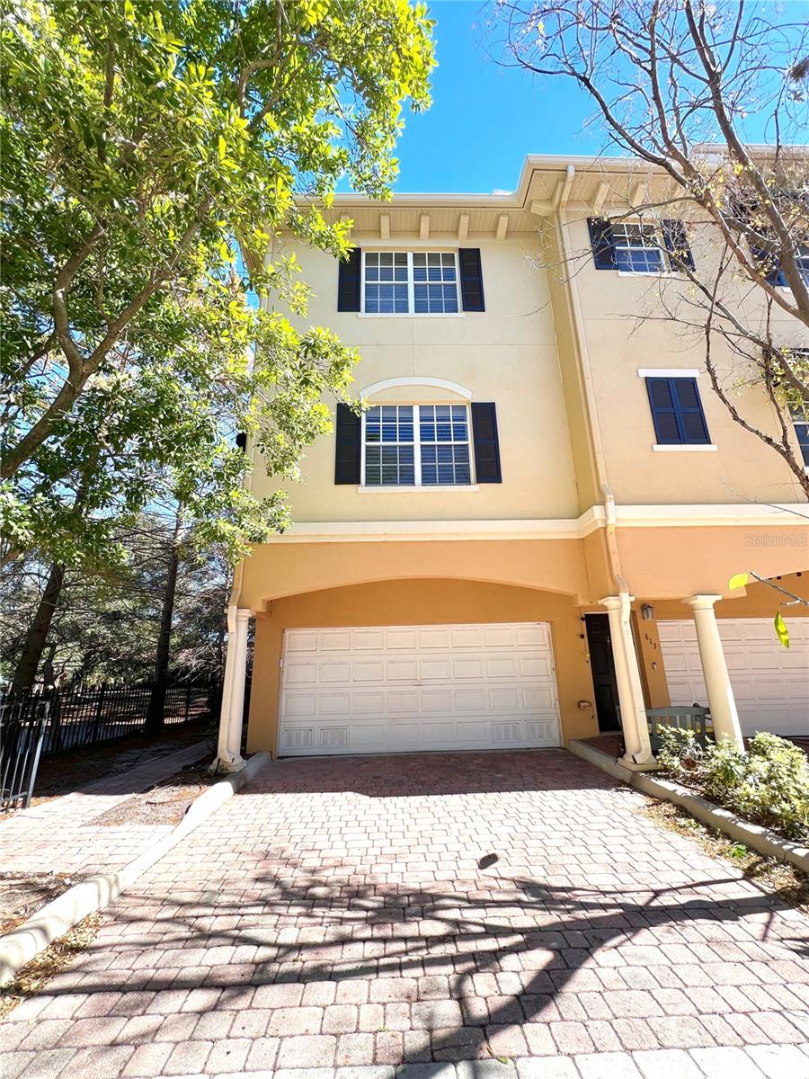 809 Harbor Oak Ln